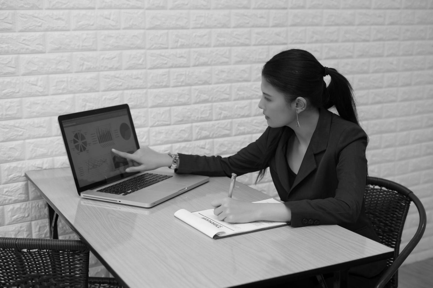 Análisis de presupuestos empresariales modernos