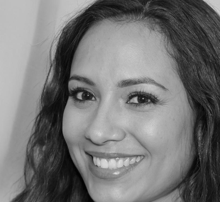 Elena Morales, analista de control de gestión